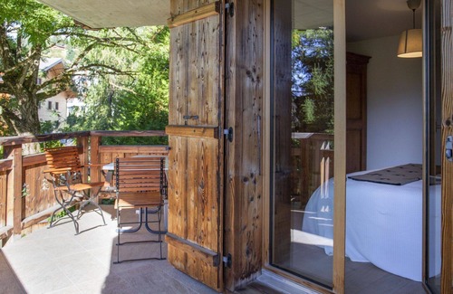 Chesieres Apartment | Cosy apartment for 6 guests with hot tub, WIFI and balcony