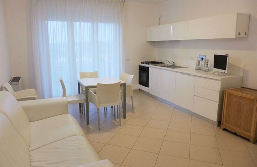 San Salvo Marina Apartment | Cosy apartment for 6 people with WIFI, pool, A/C, TV, patio and pets allowed