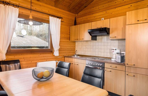 Schoenecken Apartment | Cosy apartment for 6 people with WIFI, TV, patio and pets allowed