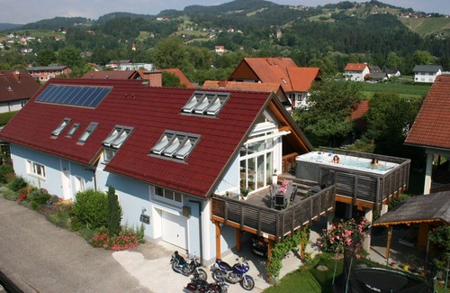 Ligist Apartment | Cosy apartment for 6 people with private pool, WIFI, TV and terrace