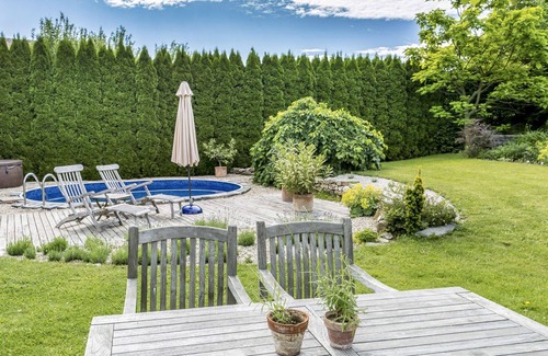 Lukavice Apartment | Cosy apartment for 6 people with pool, WIFI, TV and patio