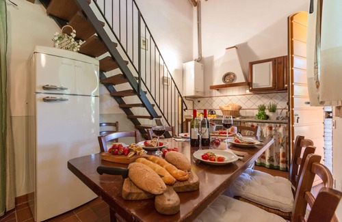 Peccioli Apartment | Cosy apartment for 7 guests with A/C, WIFI, pool, TV, pets allowed and panoramic view