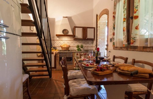 Peccioli Apartment | Cosy apartment for 7 guests with A/C, WIFI, pool, TV, pets allowed and panoramic view