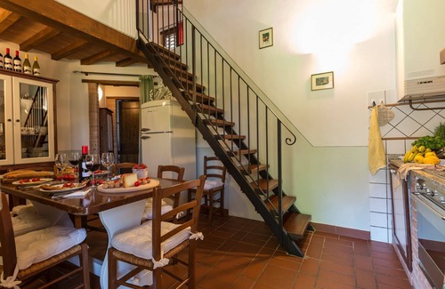 Peccioli Apartment | Cosy apartment for 7 guests with A/C, WIFI, pool, TV, pets allowed and panoramic view