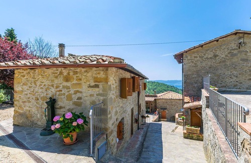 Bivio Pozzo Apartment | Cosy apartment for 7 guests with pool, WIFI, TV and panoramic view
