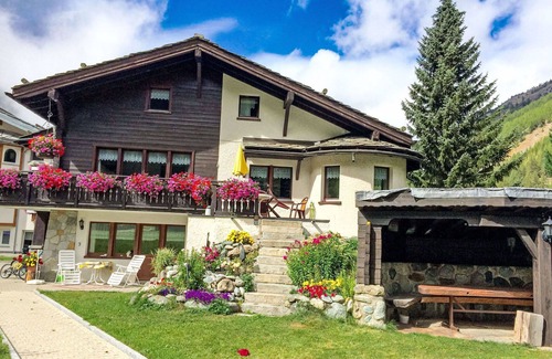 Saas Almagell Apartment | Cosy apartment for 8 people with WIFI, TV, patio, pets allowed and panoramic view