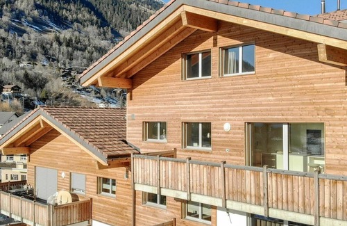 Ernen Apartment | Cosy apartment for 8 guests with WIFI, TV and balcony