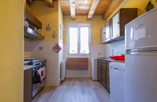 Marliana Apartment | Cosy apartment for 8 guests with pool, WIFI, TV, terrace and pets allowed