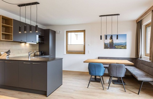 Paß Thurn Apartment | Cosy apartment for 6 people with pool, WIFI, TV and balcony