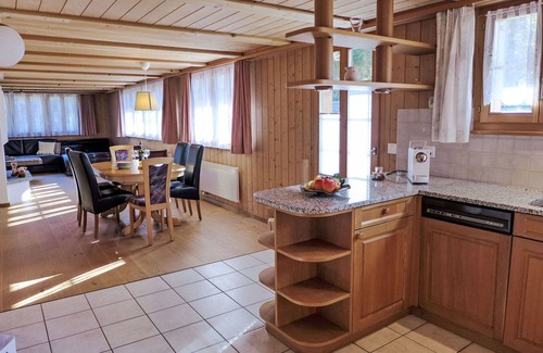 Gadmen Apartment | Cosy apartment for 5 guests with WIFI, TV, patio, pets allowed and panoramic view