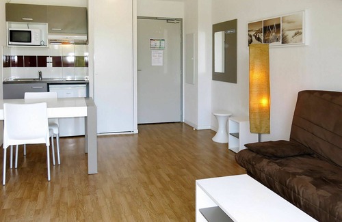 Auberville Apartment | Cosy apartment for 4 people with WIFI, TV, terrace, pets allowed and parking