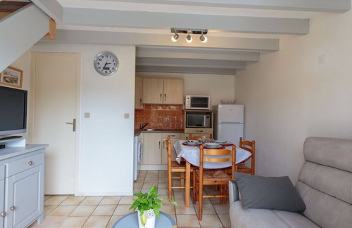 Les Mathes Apartment | Cosy apartment for 4 people with WIFI, TV, terrace and pets allowed