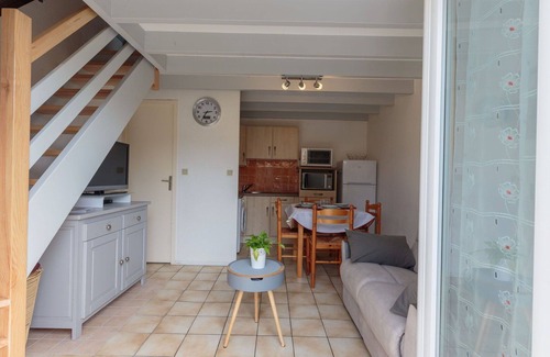 Les Mathes Apartment | Cosy apartment for 4 people with WIFI, TV, terrace and pets allowed
