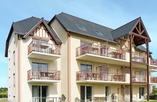 Sables-d'Or-les-Pins Apartment | Cosy apartment for 5 people with pool, WIFI, TV, terrace and pets allowed