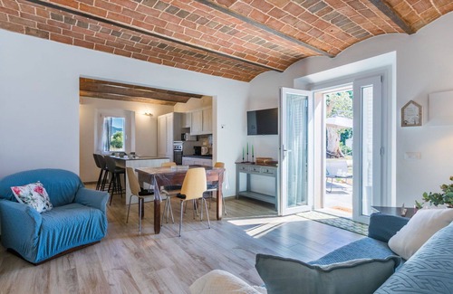 Donoratico Apartment | Cosy apartment for 6 guests with WIFI, A/C and pets allowed