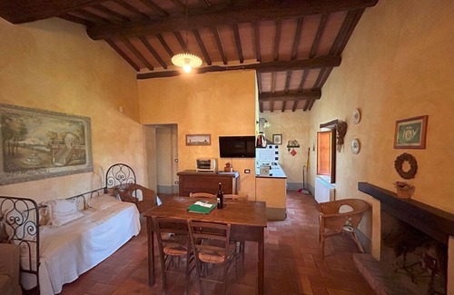 Monteleone d'Orvieto Apartment | Cosy apartment for 4 guests with pool, WIFI and TV