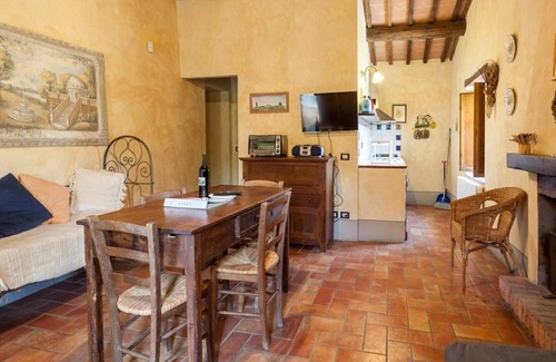 Monteleone d'Orvieto Apartment | Cosy apartment for 4 guests with pool, WIFI and TV