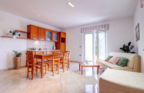 Brda Apartment | Cosy apartment for 5 people with WIFI, A/C, pool, TV, patio and panoramic view