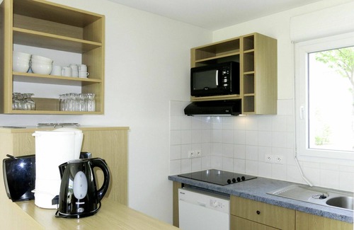 Azay-le-Rideau House | Cosy apartment in villa for 8 guests with WIFI, pool, TV, terrace and pets allowed