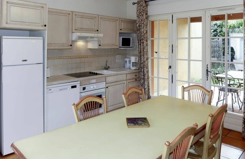 Fayence House | Cosy apartment in villa for 4 people with WIFI, A/C, pool, TV, patio and pets allowed