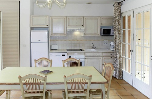 Fayence House | Cosy apartment in villa for 4 people with WIFI, A/C, pool, TV, patio and pets allowed