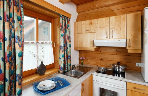 Schlierbach House | Cosy apartment in villa for 6 guests with pool, WIFI, TV, terrace and pets allowed