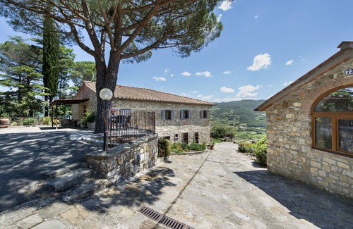 Pontassieve House | Cosy apartment in villa for 4 guests with pool, A/C, WIFI, TV, patio and panoramic view