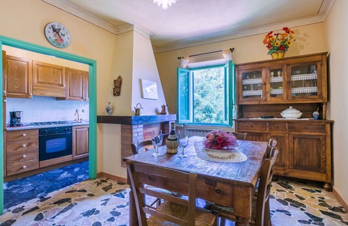 San Miniato Villa | Cosy apartment in villa for 6 people with pool, TV, patio and pets allowed