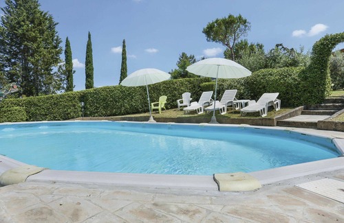 San Miniato Villa | Cosy apartment in villa for 6 people with pool, TV, patio and pets allowed