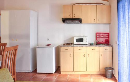 Burinhosa Apartment | Cosy Apartment in Pataias with Shared Pool - 45 sqm
