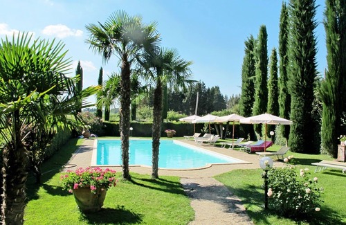 Poggibonsi Villa | Cosy apartment in villa for 4 people with pool, WIFI, TV, terrace and pets allowed