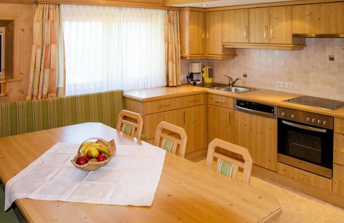 Kappl Villa | Cosy apartment in villa for 17 people with WIFI, TV and terrace