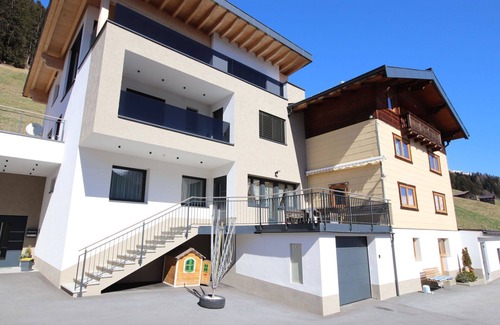 Kappl Villa | Cosy apartment in villa for 17 people with WIFI, TV and terrace