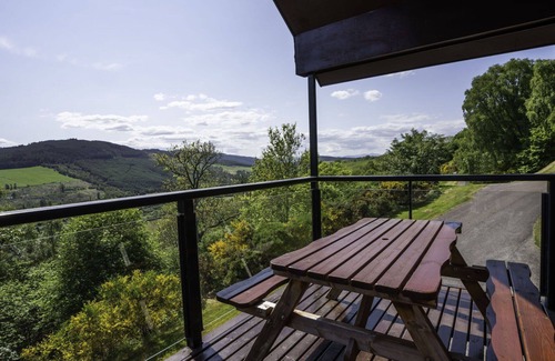 Drumnadrochit House | Cosy apartment in villa for 6 people with WIFI, TV, patio and panoramic view