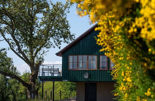 Drumnadrochit House | Cosy apartment in villa for 6 people with WIFI, TV, patio and panoramic view