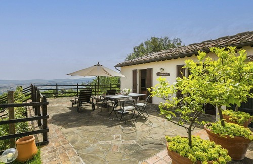 Cinigiano Villa | Cosy apartment in villa for 2 guests with pool, A/C, WIFI, patio and panoramic view