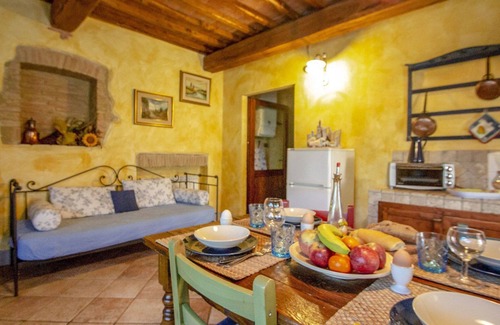 Poggiarello Villa | Cosy apartment in villa with pool, WIFI, TV, terrace and pets allowed, close to San Gimignano