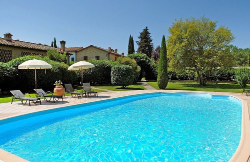 Poggiarello Villa | Cosy apartment in villa with pool, WIFI, TV, terrace and pets allowed, close to San Gimignano