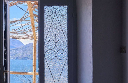 Bellano House | Cosy apartment in villa for 2 people with A/C, WIFI, TV, terrace and pets allowed