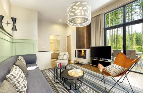 Hattigny House | Cosy apartment in villa for 8 guests with WIFI, hot tub, pool, TV and terrace