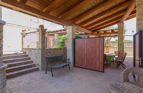 Crecchio House | Cosy apartment in villa for 4 guests with WIFI, pool, TV, terrace and pets allowed