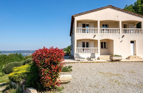 Bauduen Villa | Cosy apartment in villa for 6 guests with WIFI, TV, balcony, pets allowed and panoramic view