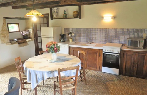 Jayac House | Cosy apartment in villa for 4 guests with WIFI, TV and pets allowed
