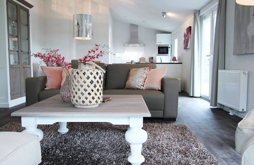 Belfeld House | Cosy apartment in villa for 6 guests with WIFI, pool, TV and terrace