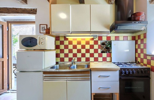Kastelir House | Cosy apartment in villa for 3 guests with WIFI, pool, A/C, TV, terrace and pets allowed