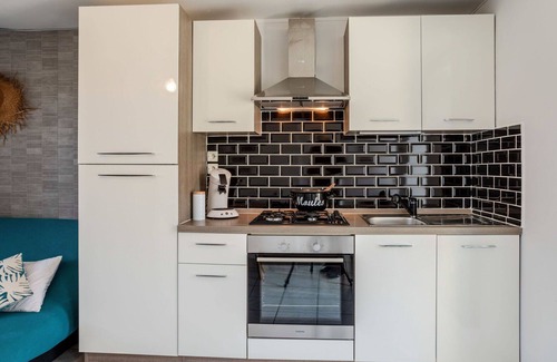 Pirou House | Cosy apartment in villa for 3 guests with WIFI, TV, terrace and pets allowed