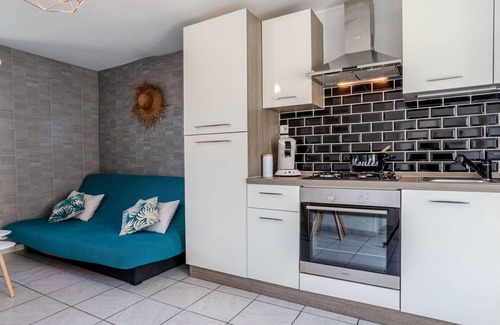 Pirou House | Cosy apartment in villa for 3 guests with WIFI, TV, terrace and pets allowed