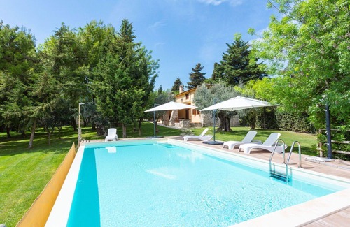 Casalbordino House | Cosy apartment in villa for 12 people with pool, WIFI, TV, patio and pets allowed