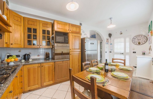 Stazzema Apartment | Cosy apartment for 6 guests with WIFI, TV, terrace, pets allowed and parking