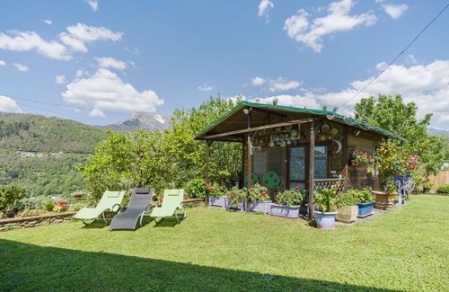 Stazzema Apartment | Cosy apartment for 6 guests with WIFI, TV, terrace, pets allowed and parking